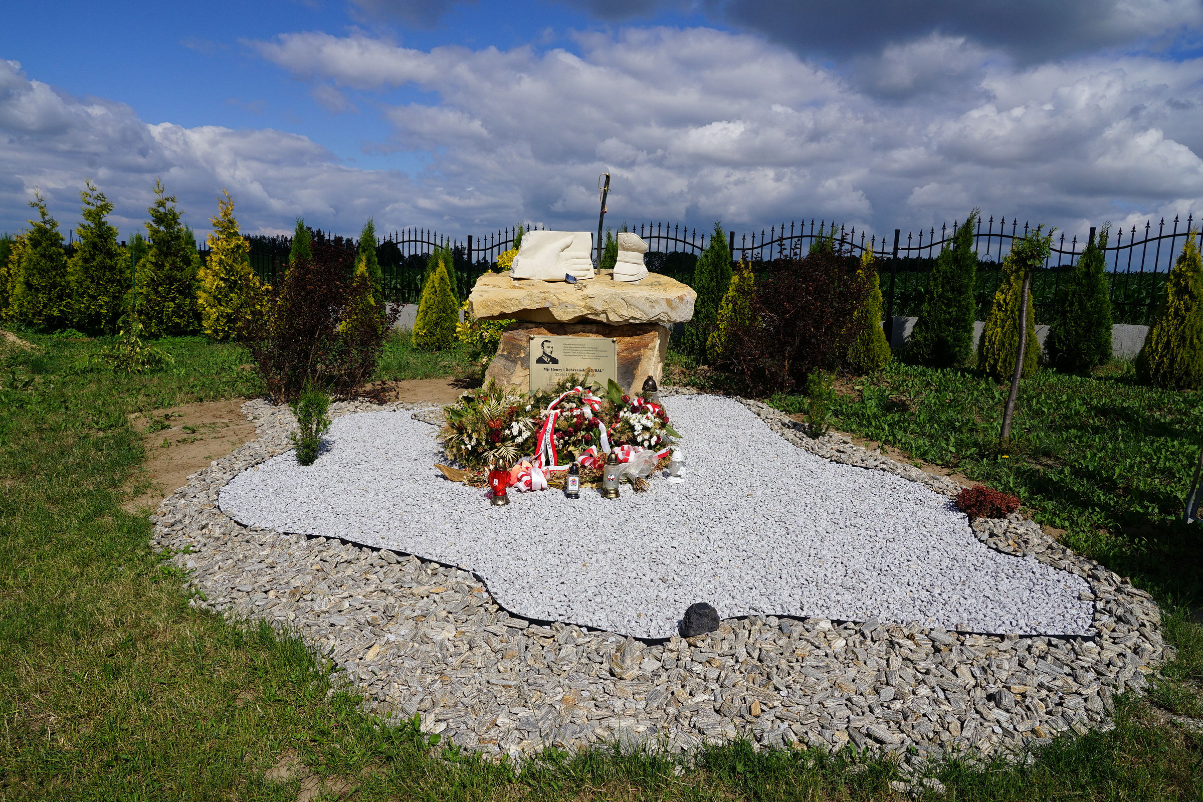 Skwer Pamięci na gorzkowskim cmentarzu